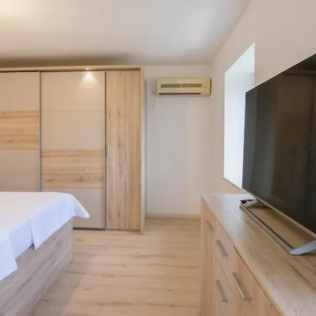 Villa Stone House With Pool Ljubica