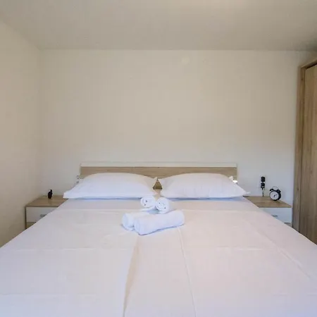 Villa Stone House With Pool Ljubica Kostanje